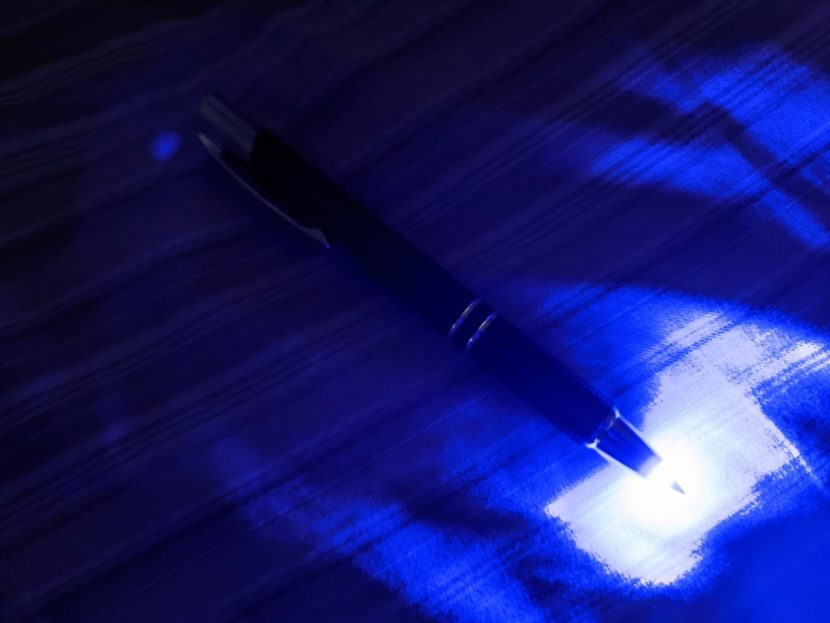 Get a Light-Up Pen Before You Have Your Next Good Idea In the Middle of the Night